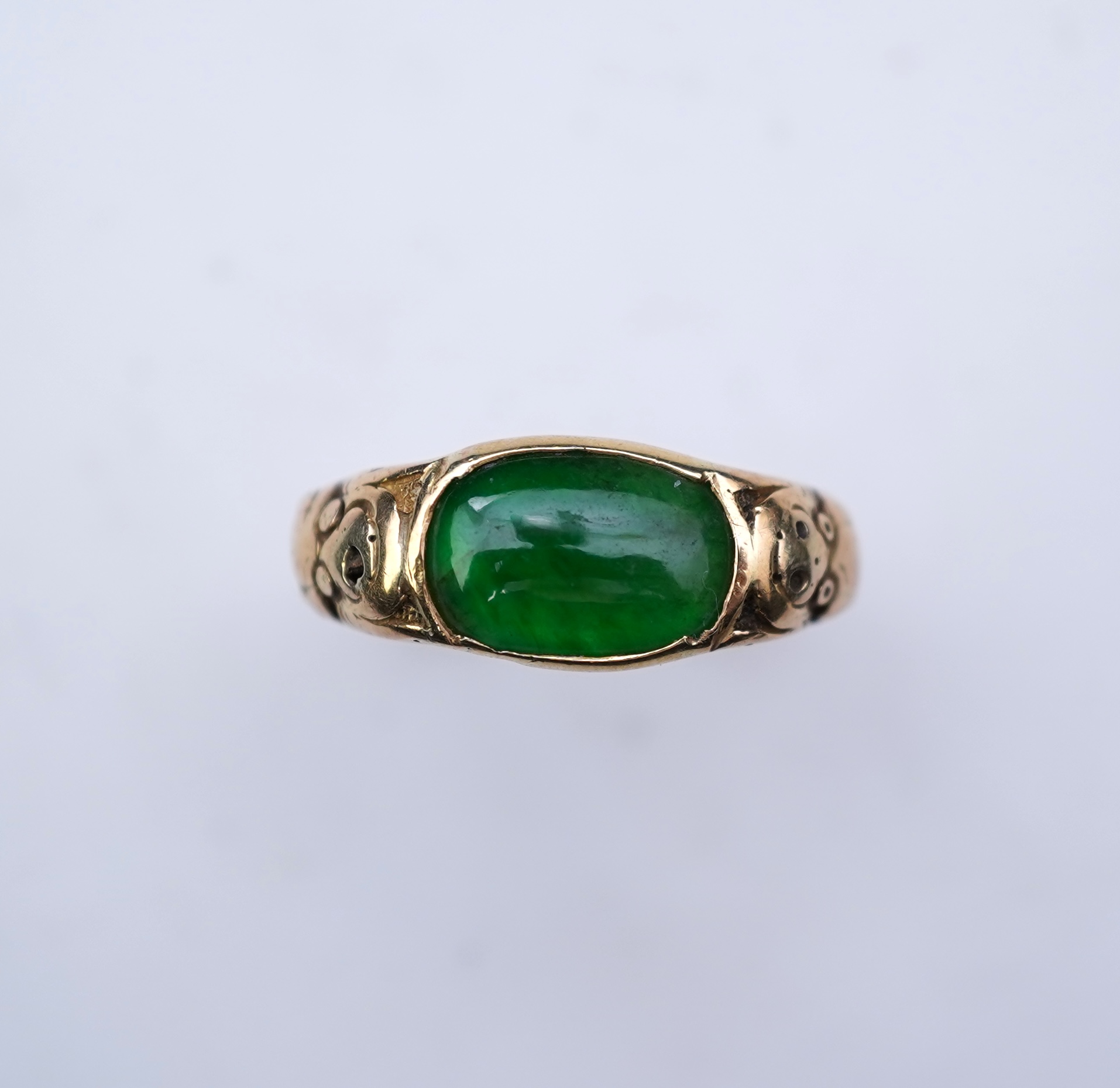 A fine jadeite ring, early 20th century